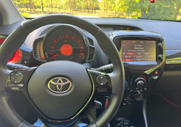 Toyota Aygo cena 37500 przebieg: 81000, rok produkcji 2017 z Warszawa małe 79